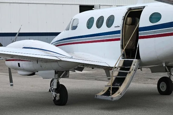 Marketing image of a 1979 Beech King Air E90.