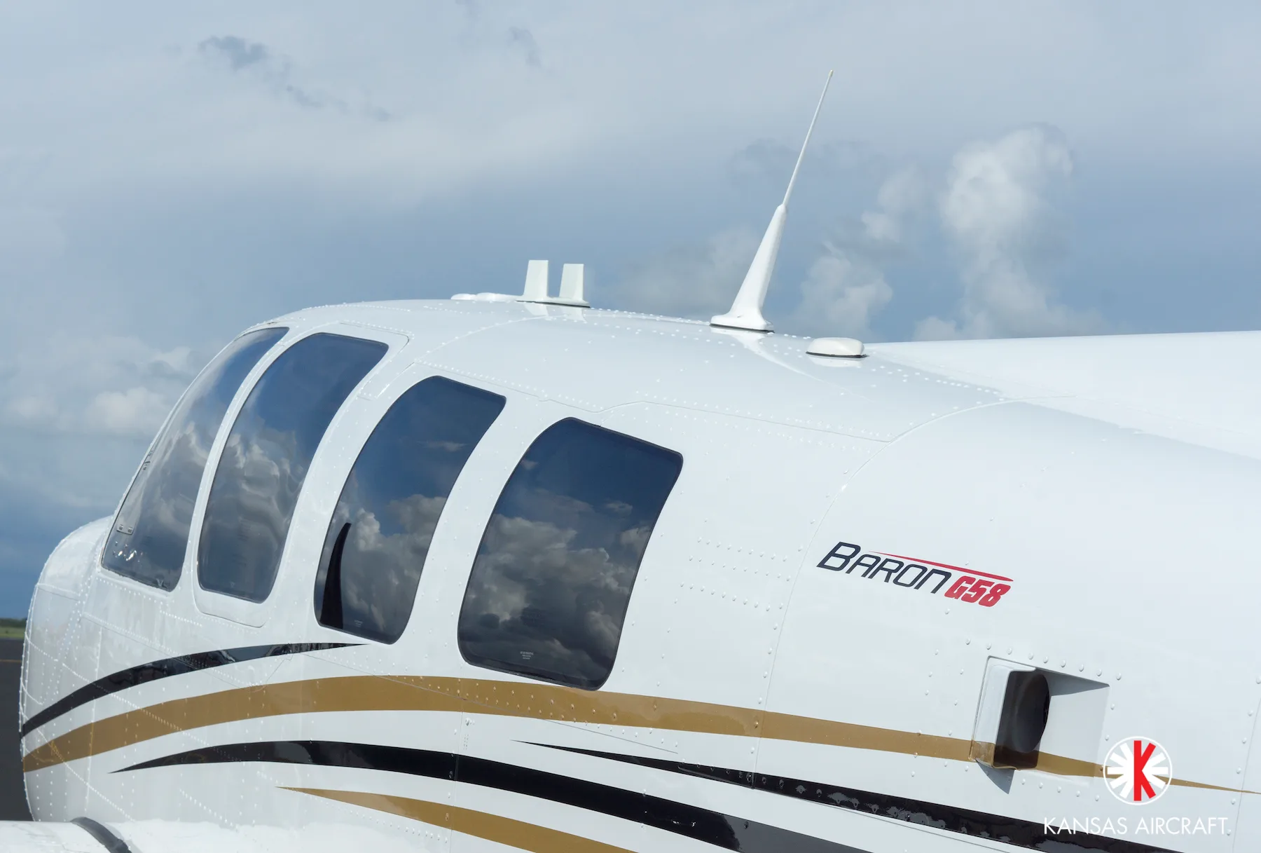 Cockpit and instrument panel of a 2014 Beechcraft G58 Baron.