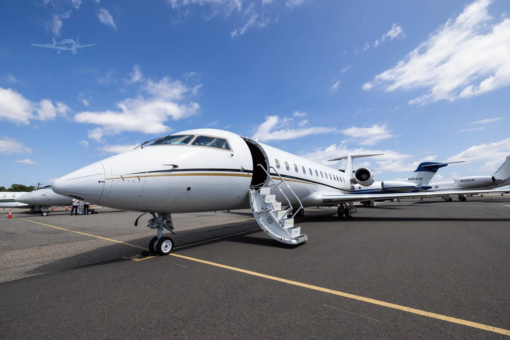 Exterior view of a 2003 BOMBARDIER CHALLENGER 850, N703SA.