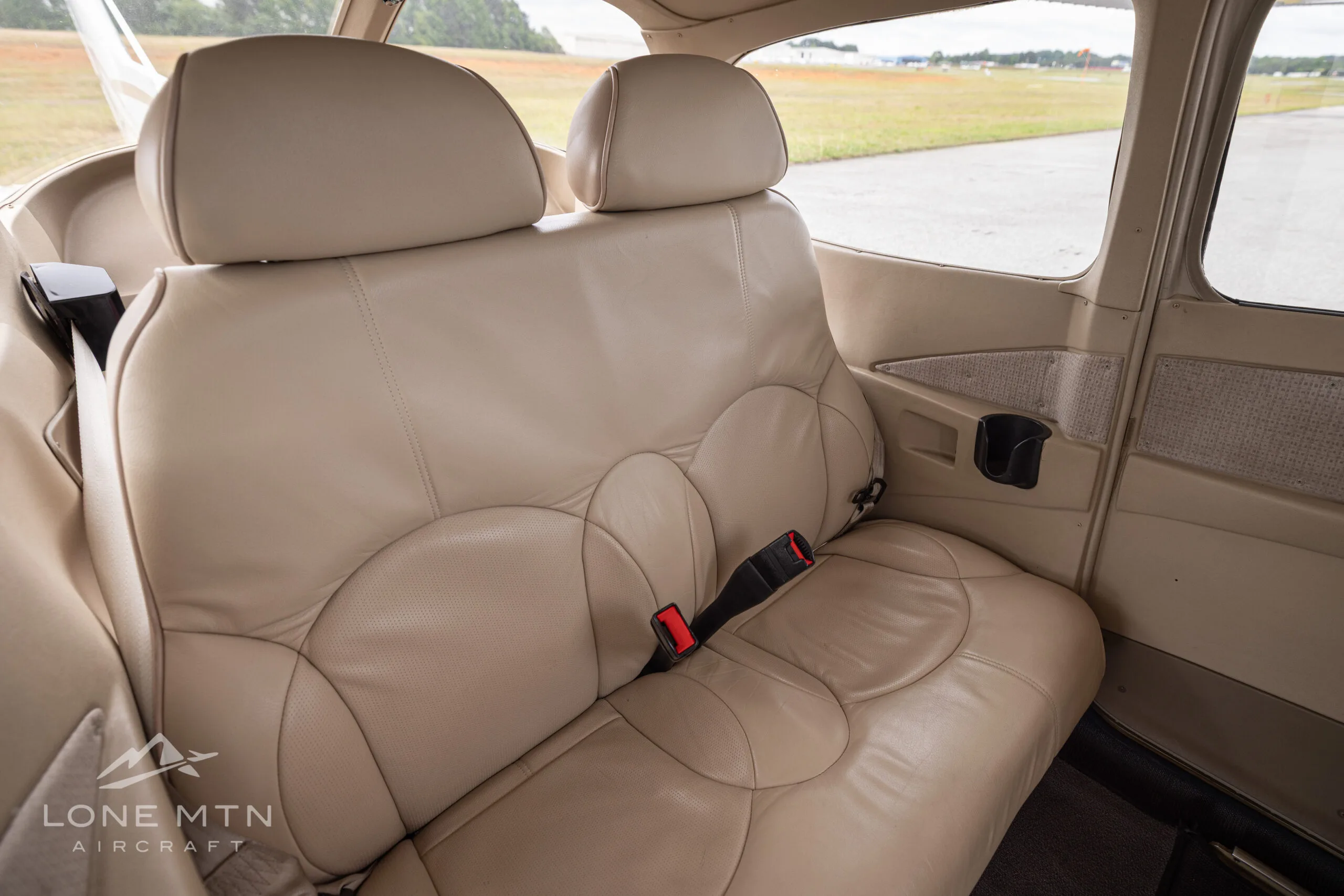 Cabin interior of a 2008 Cessna 172S.