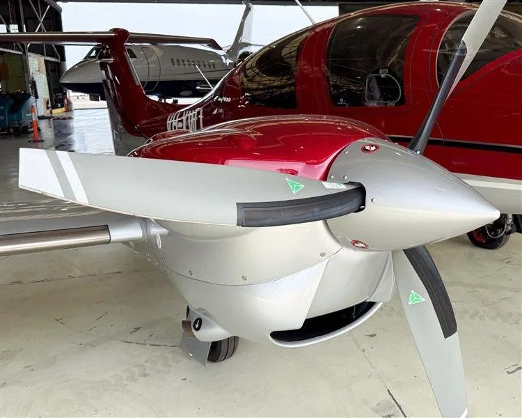 Exterior view of a 2022 DIAMOND DA62, VH-XWJ.
