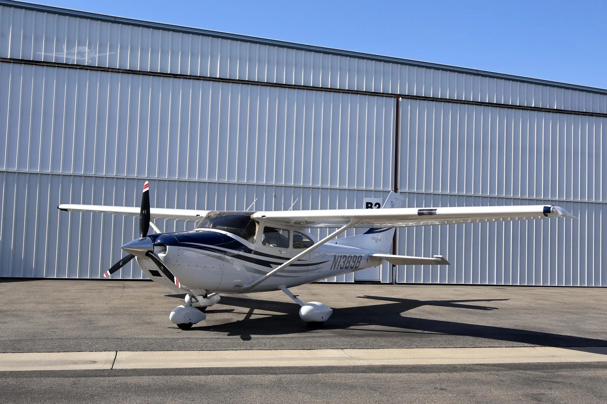 Exterior view of a 2005 CESSNA TURBO 182T SKYLANE, N138B.