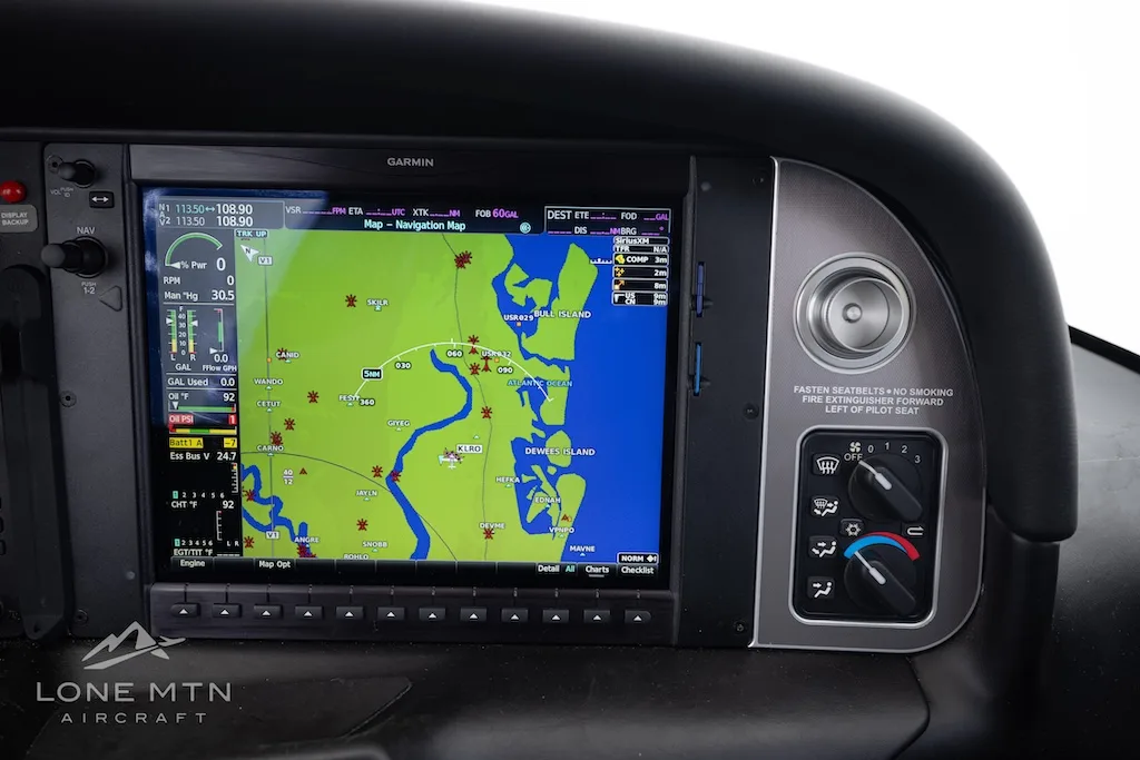Cockpit and instrument panel of a 2021 Cirrus SR22T G6.