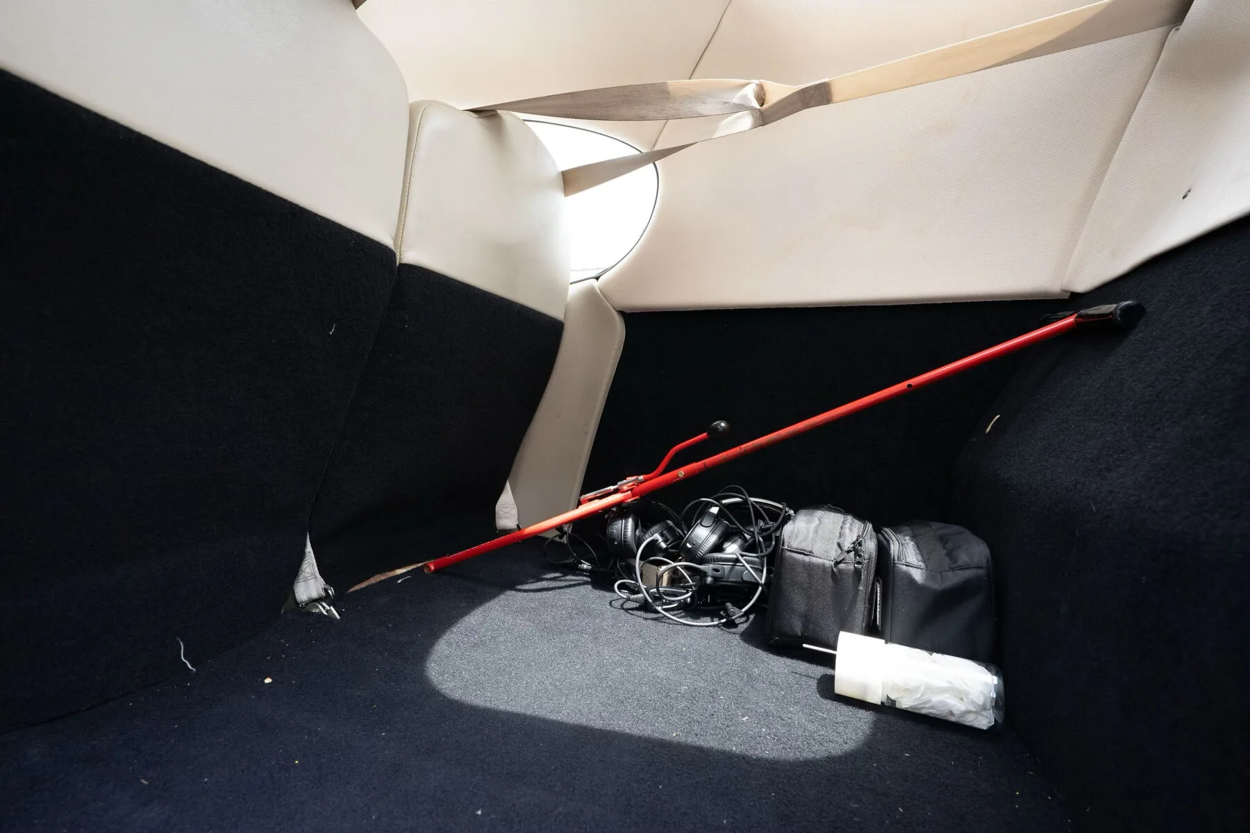 Cabin interior of a 2005 Cirrus SR22-G2.
