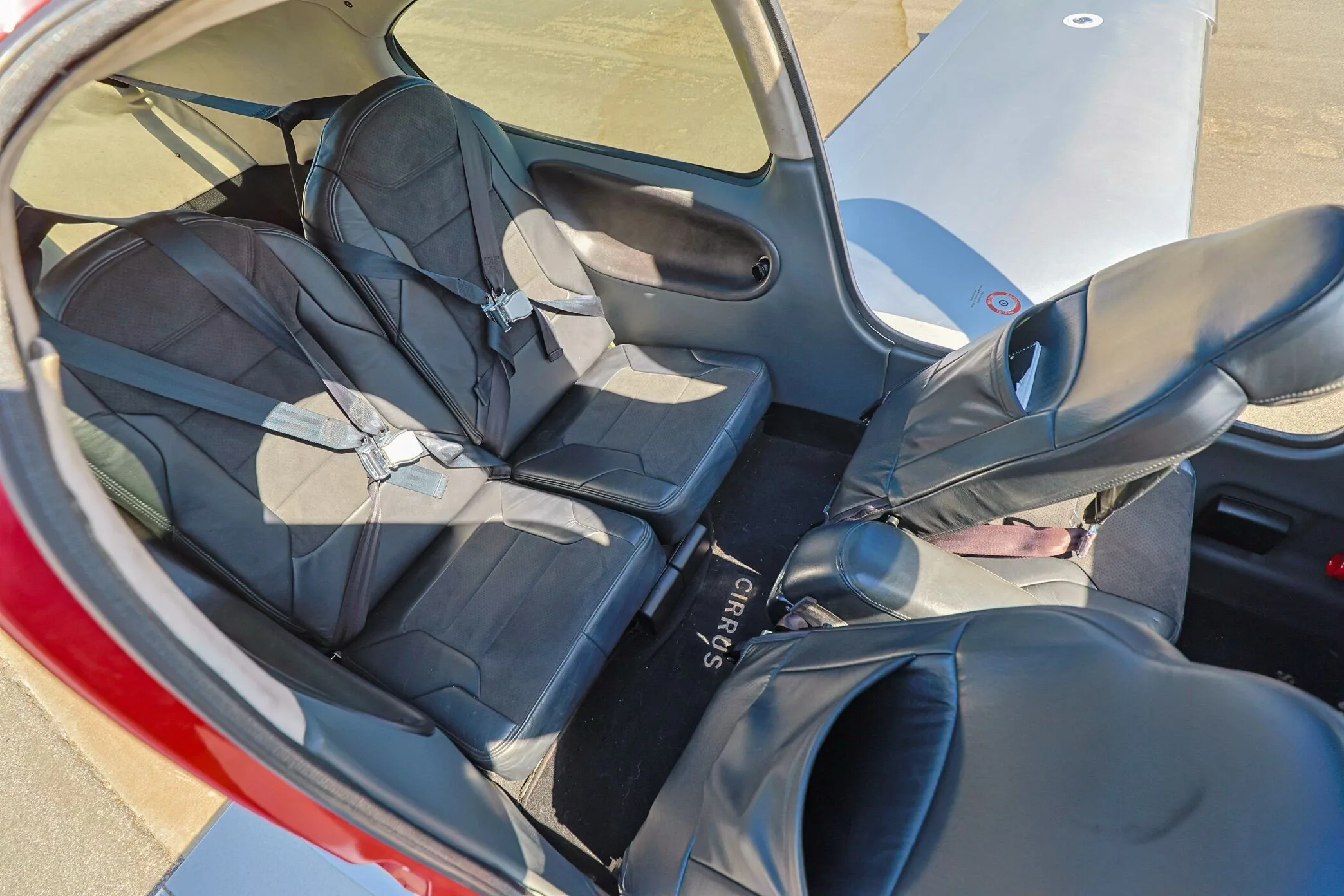 Cockpit and instrument panel of a Cirrus N762CR SR22-G3 Turbo GTS - Aerista.