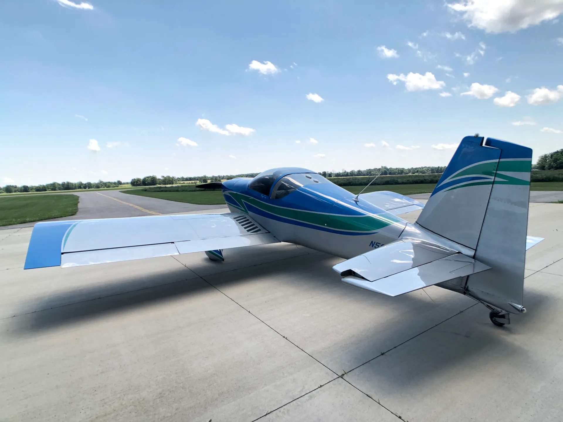 Exterior view of a 1998 Vans RV6.