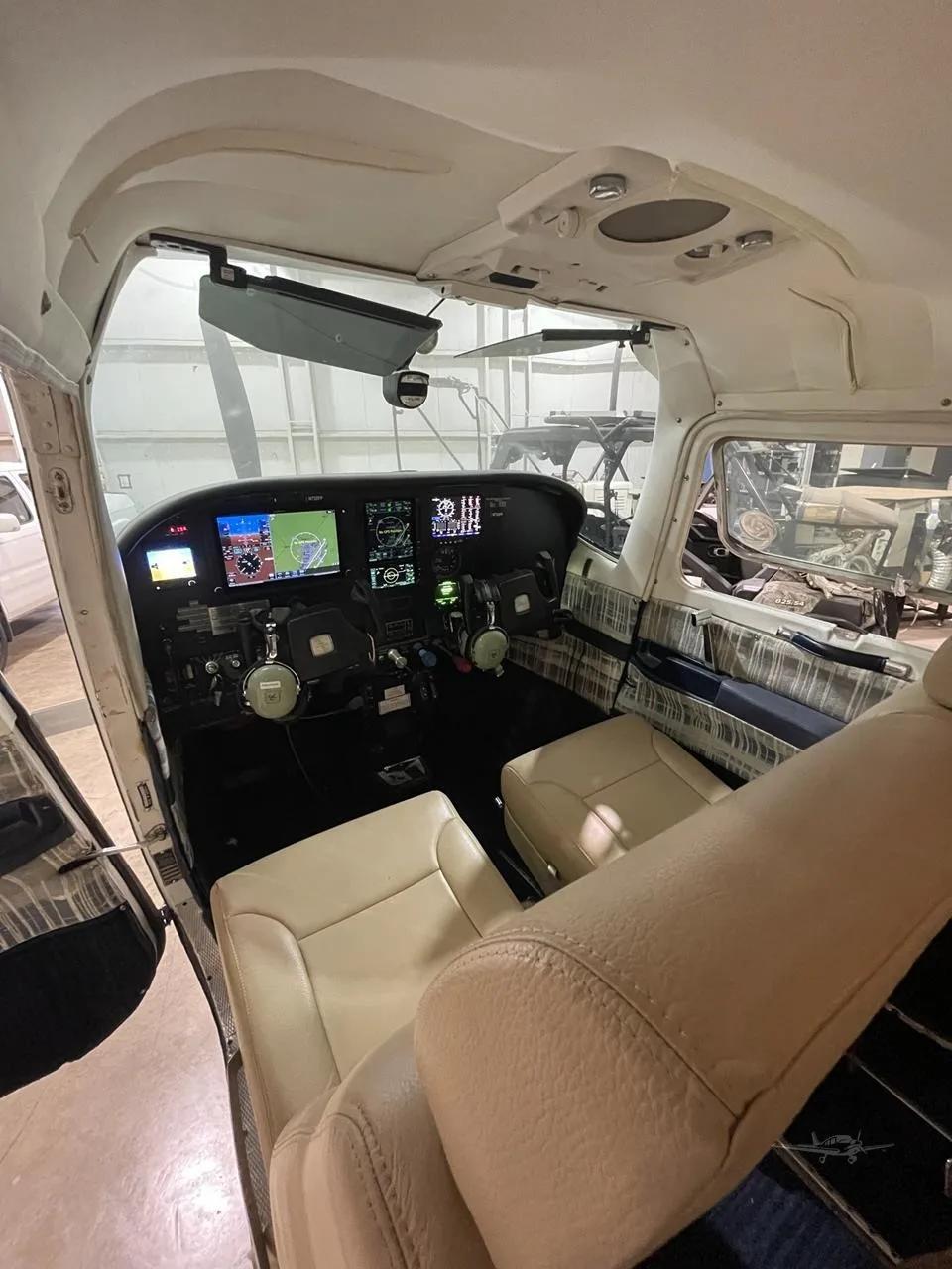 Cockpit and instrument panel of a 1976 CESSNA 210L.