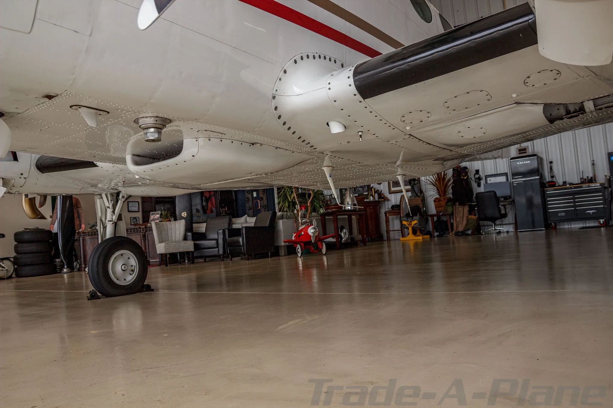 Exterior view of a 1980 CESSNA 340A, N340DS.