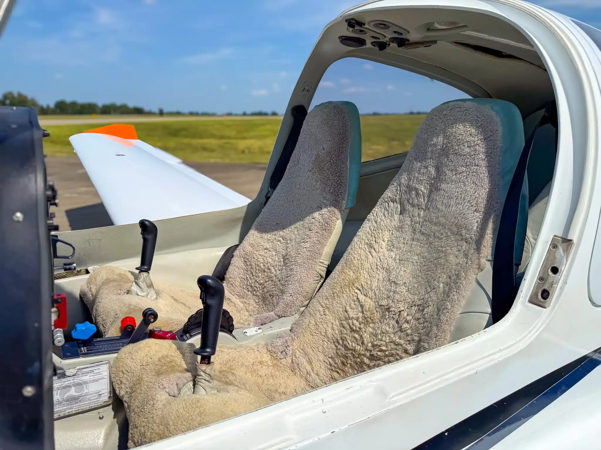 Cabin interior of a 2003 Diamond DA40.