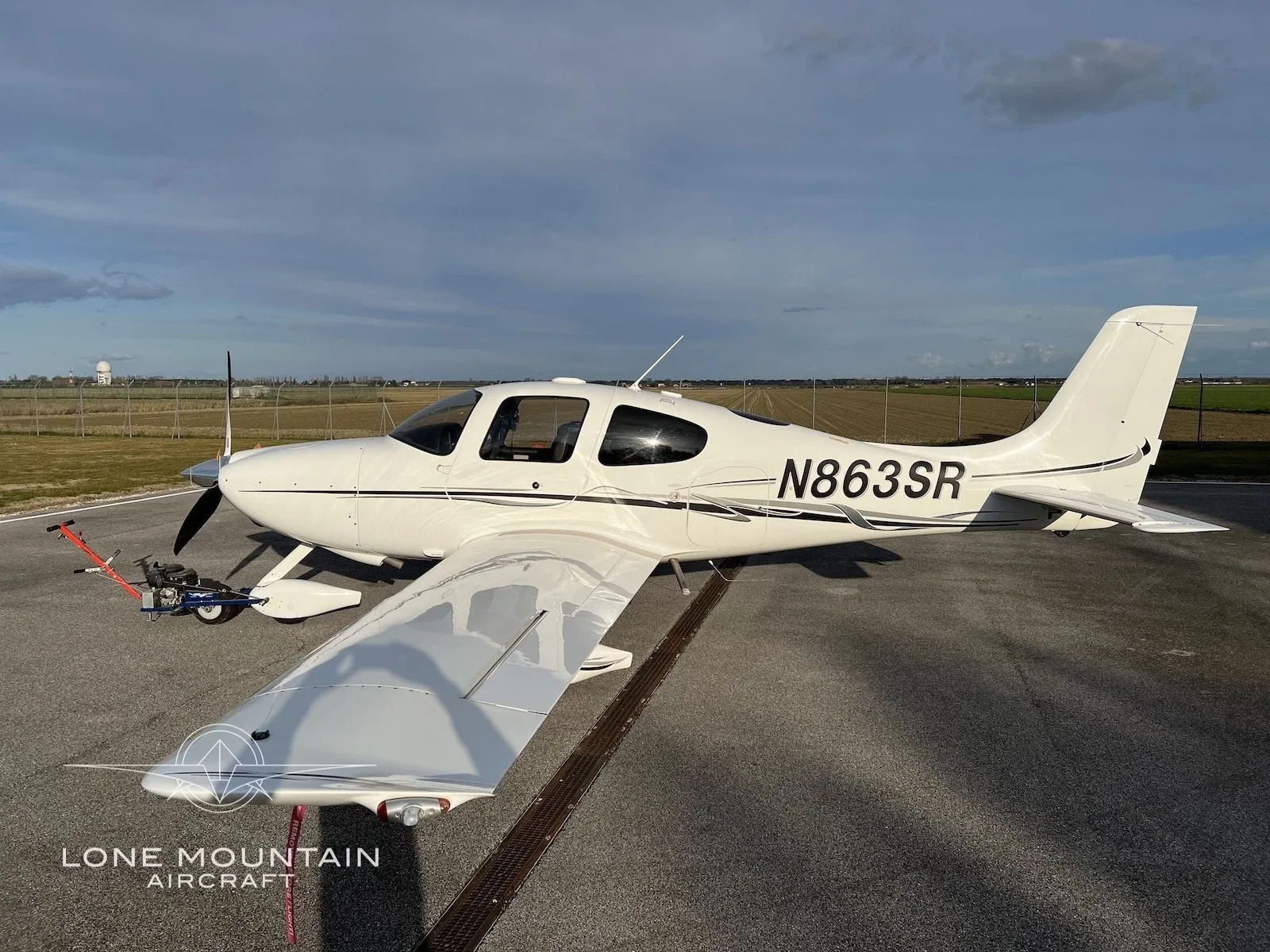 Exterior view of a 2007 Cirrus SR22 G2 GTS.