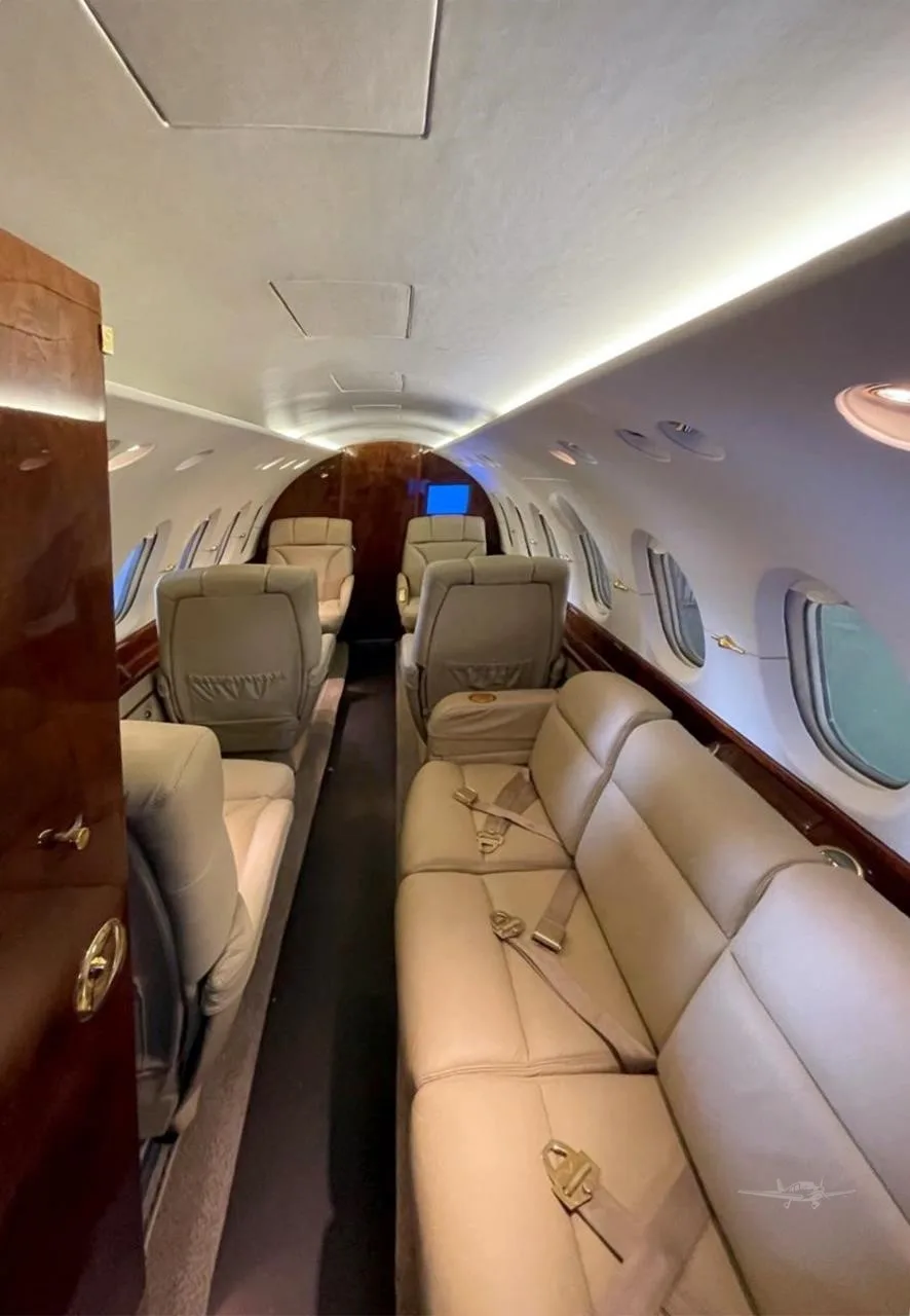 Cabin interior of a 2004 HAWKER 800XP.