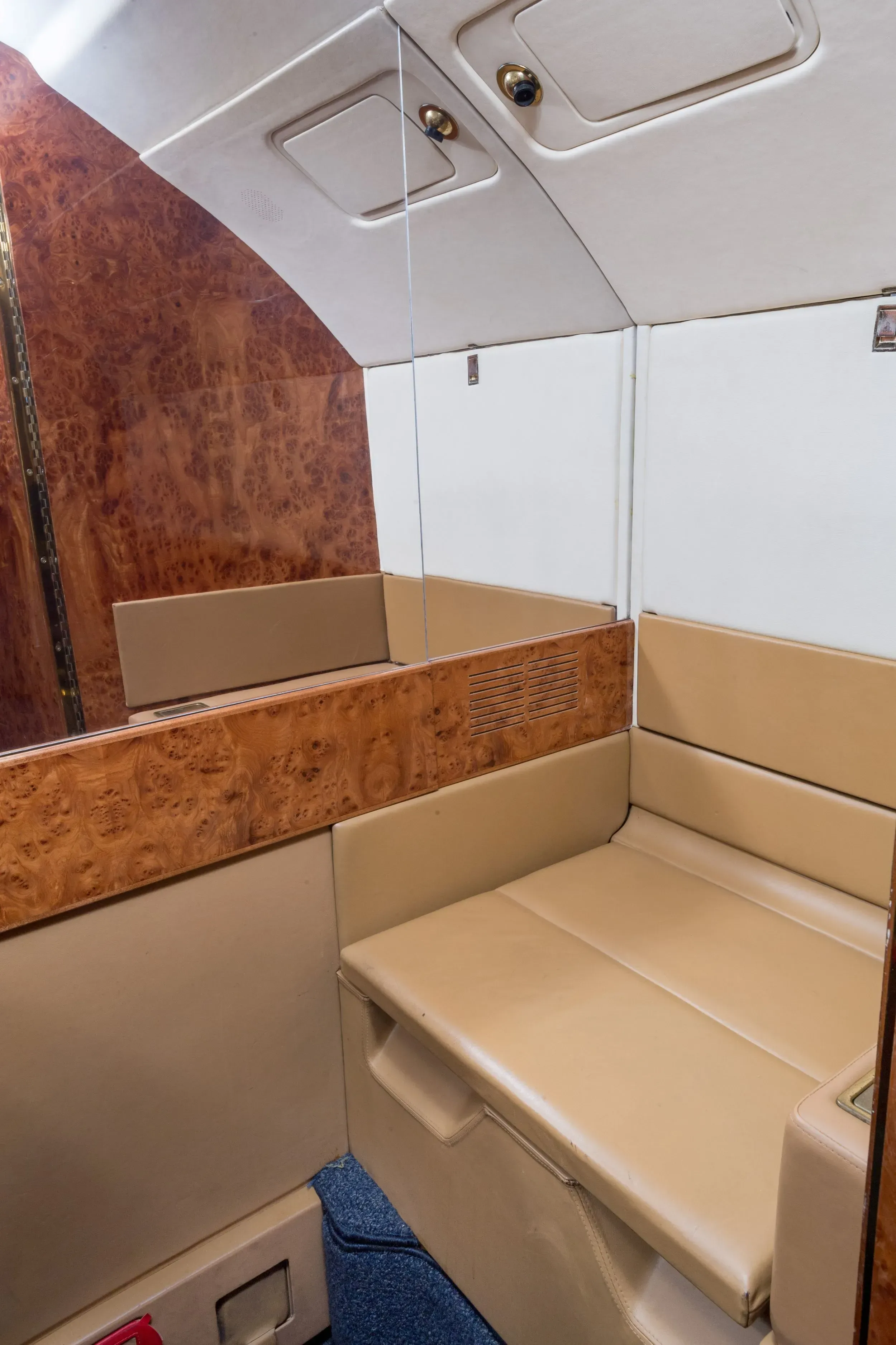 Cabin interior of a 1992 Dassault Falcon 50.