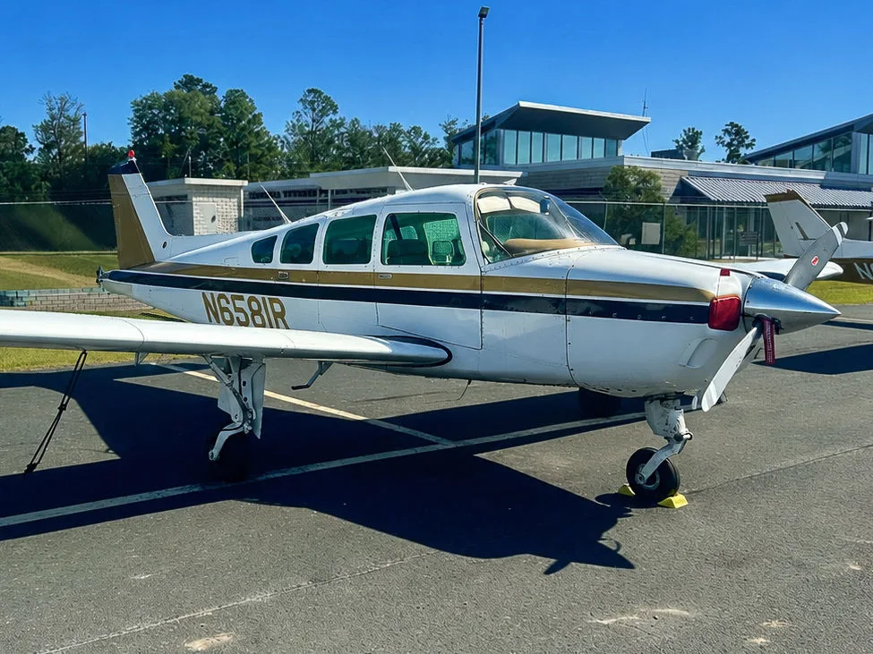 Exterior view of a 1976 Beech B24R Sierra 200.