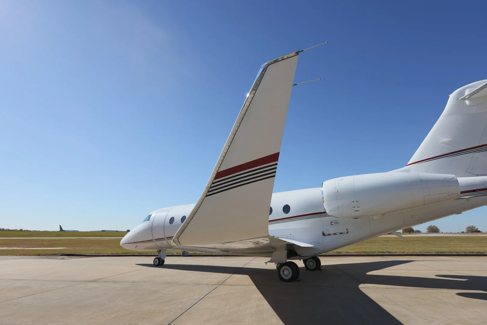 Exterior view of a 2017 Gulfstream G280, N286BA.