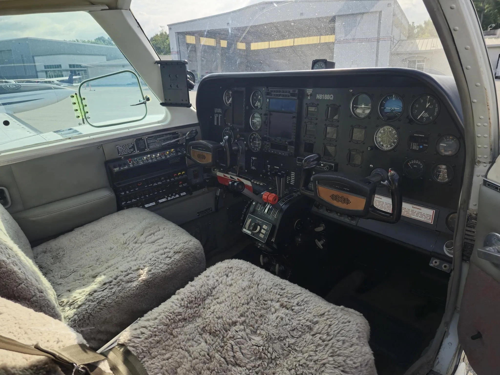 Cockpit and instrument panel of a 1972 CESSNA T310Q.