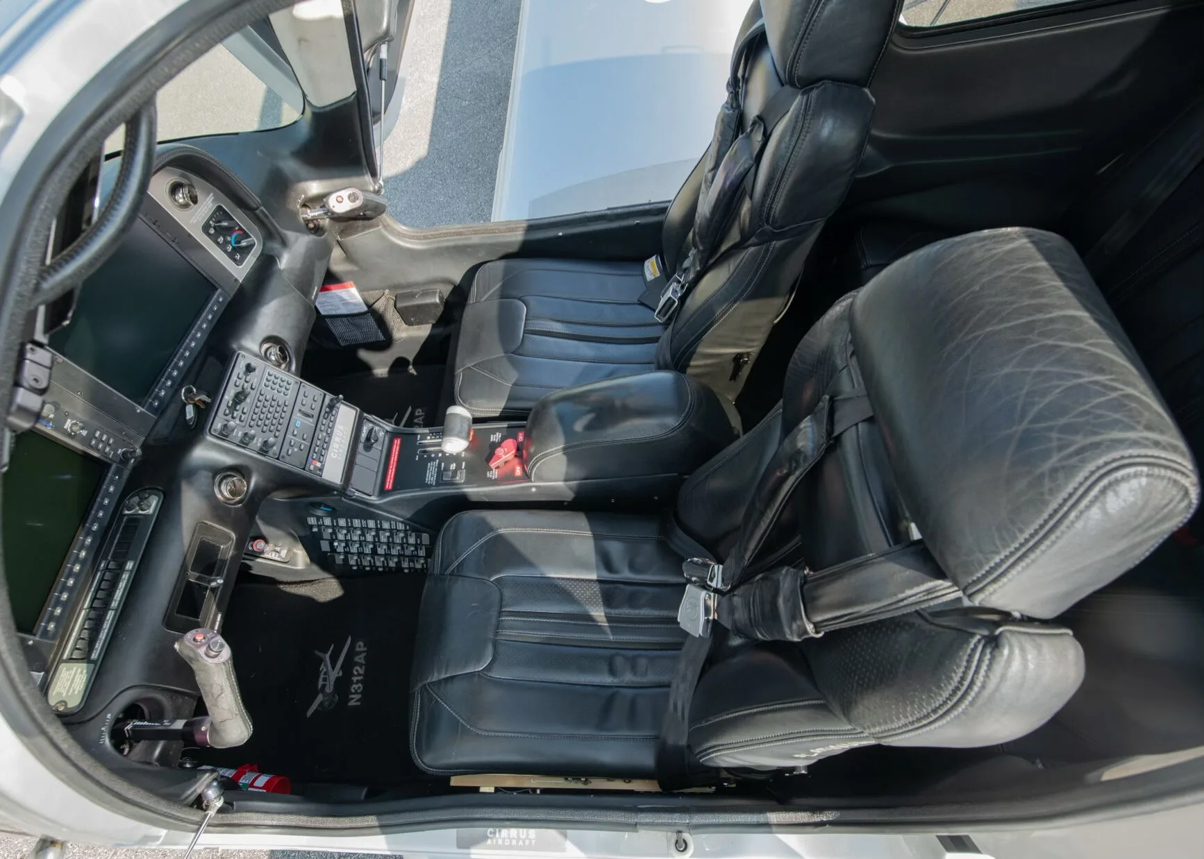 Cabin interior of a 2015 Cirrus SR20-G3.
