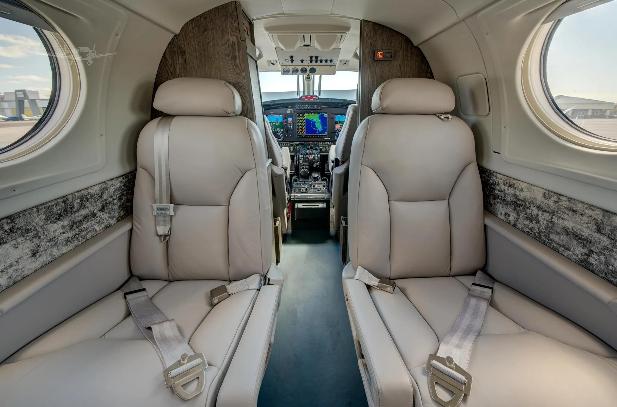 Cabin interior of a 2000 BEECHCRAFT KING AIR B200.