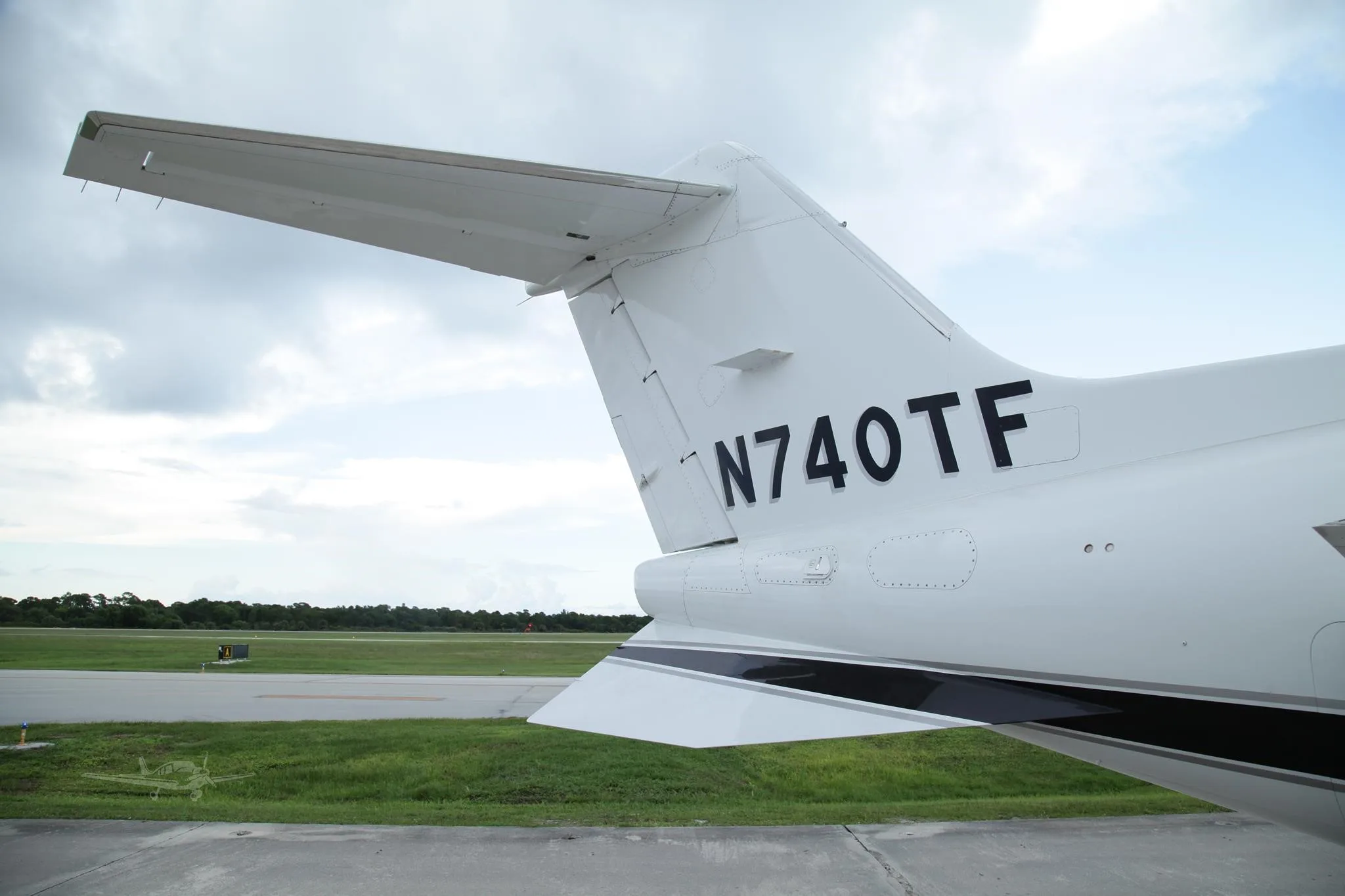 Exterior view of a 2000 LEARJET 45, N740TF.
