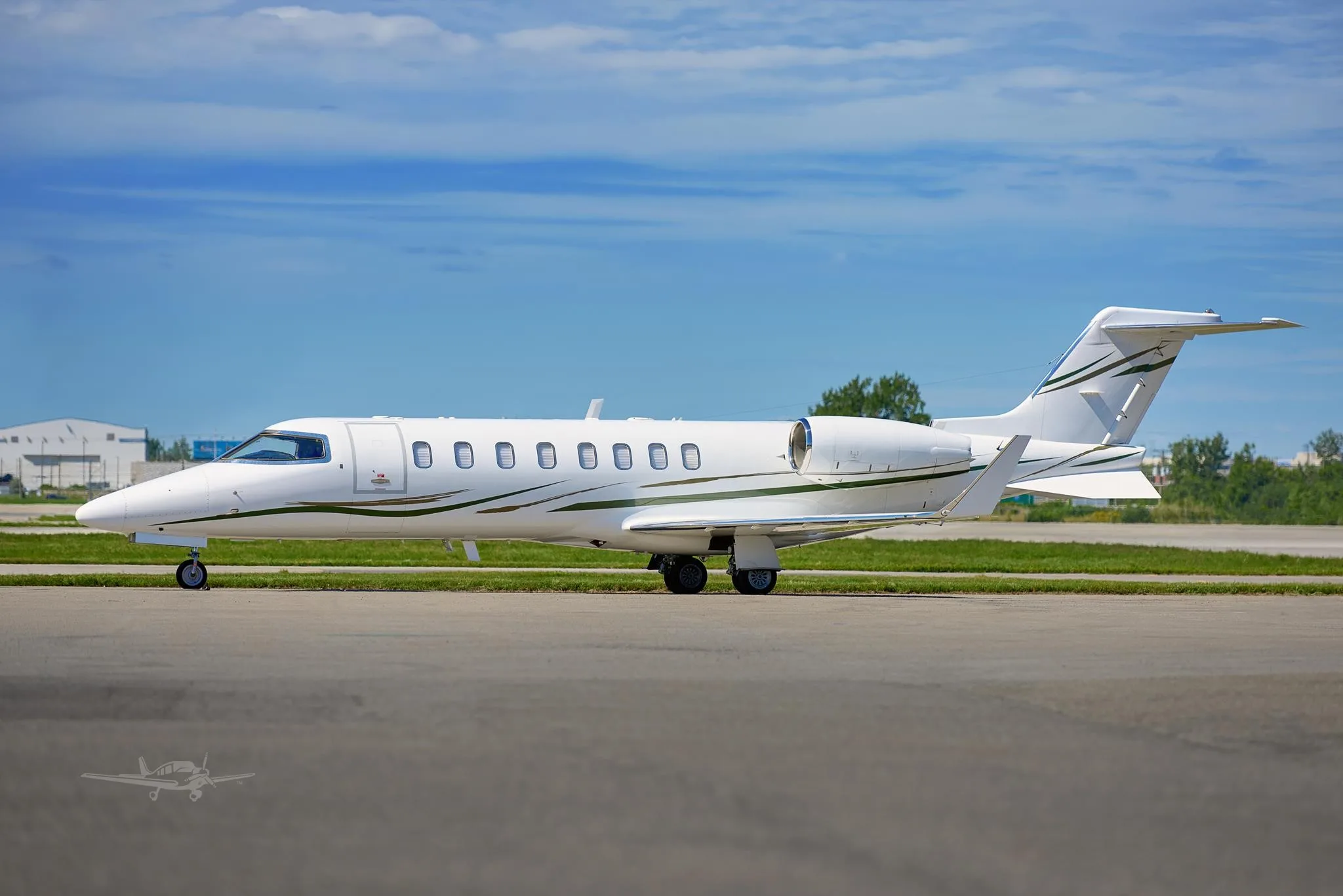 Exterior view of a 2011 LEARJET 45XR.