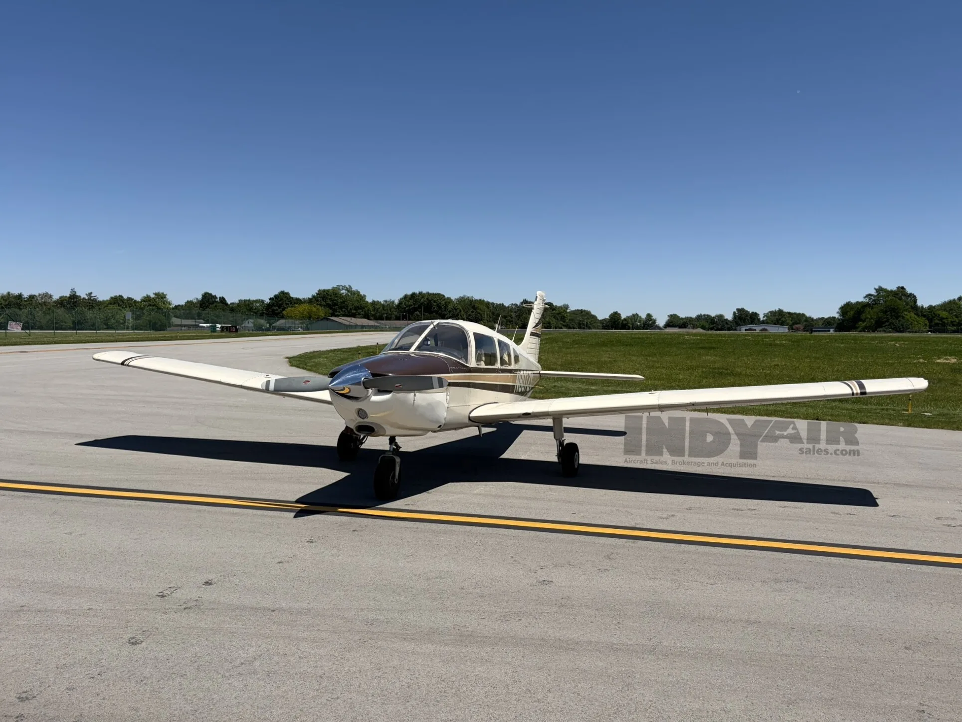 Exterior view of a 1979 Piper Dakota, N8072Y.