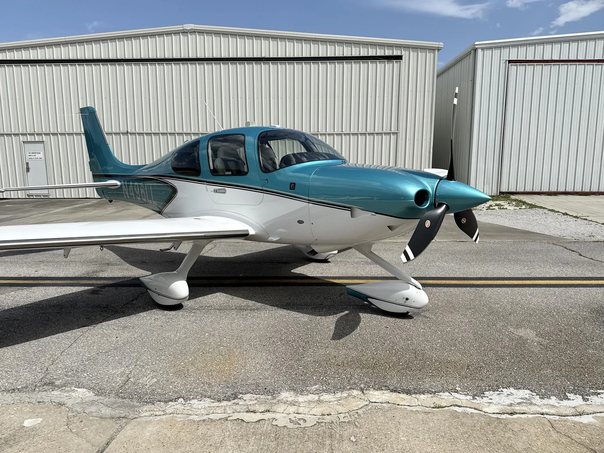 Exterior view of a 2023 CIRRUS SR22-G6 TURBO, N496LL.
