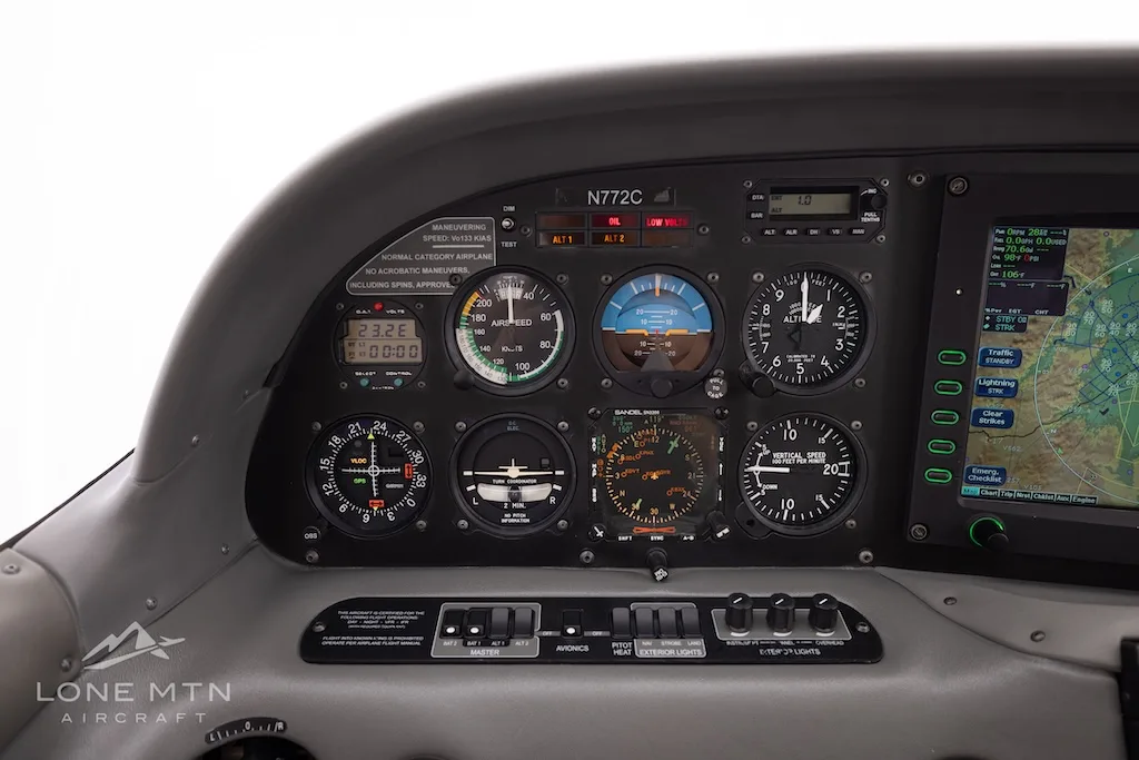 Cockpit and instrument panel of a 2002 Cirrus SR22.