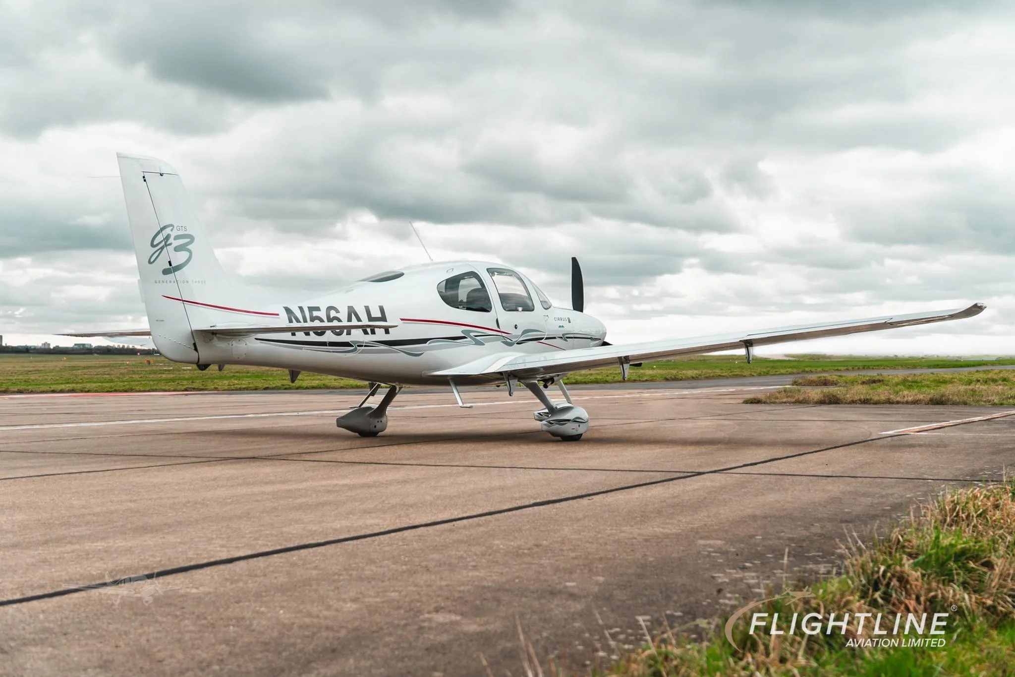 Exterior view of a 2007 CIRRUS SR22-G3, N56AH.
