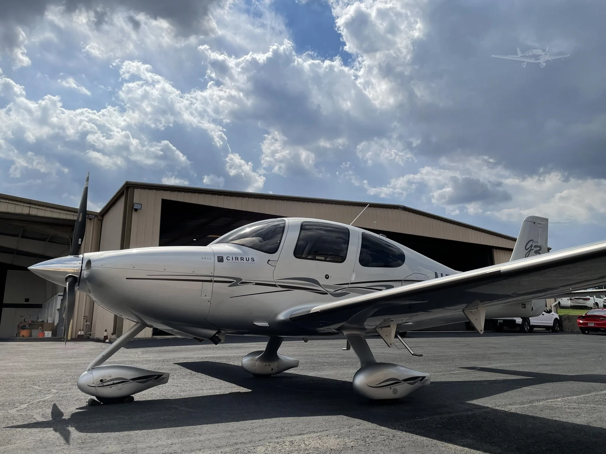 Exterior view of a 2007 CIRRUS SR22-G3 TURBO, N556SR.