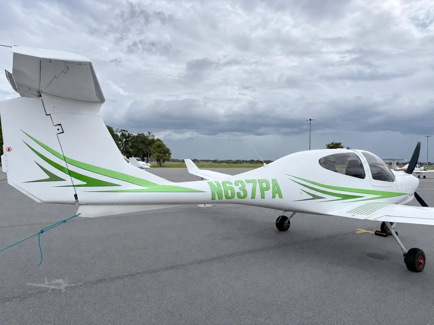 Exterior view of a 2023 DIAMOND DA40 NG, N637PA.