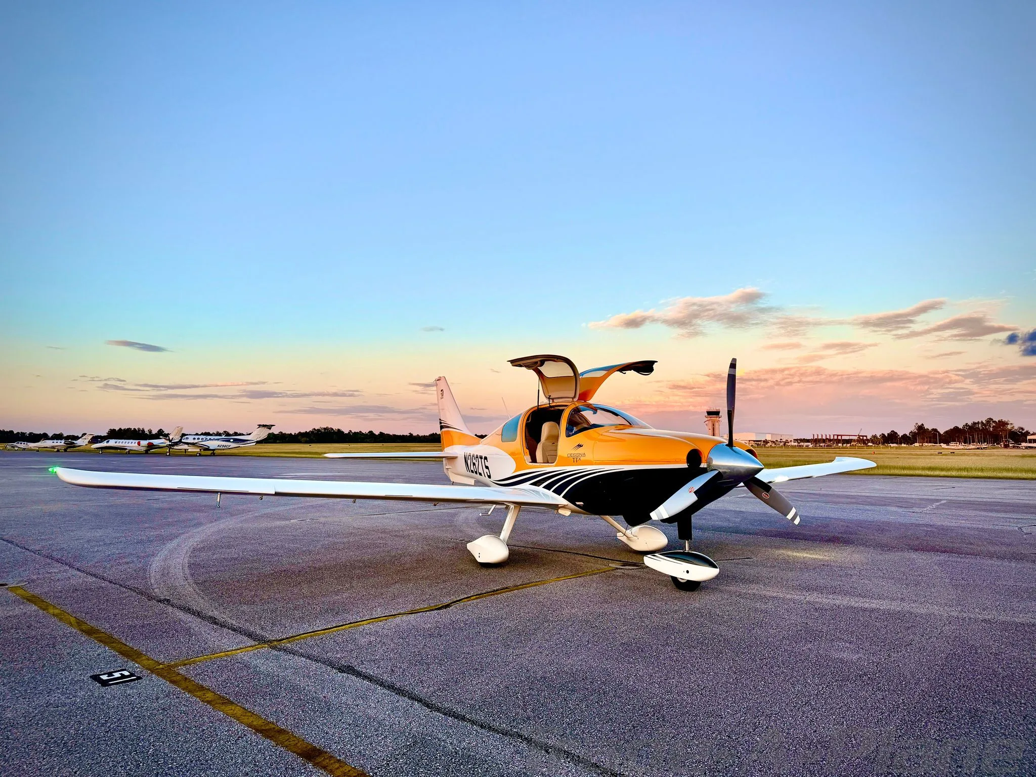 Exterior view of a 2014 CESSNA TTX 240, N262TS.