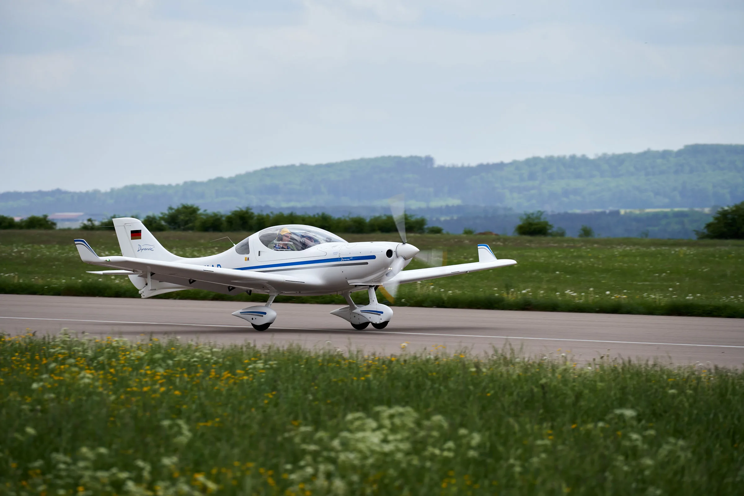 Exterior view of a 2018 Aerospool WT9 Dynamic LSA.