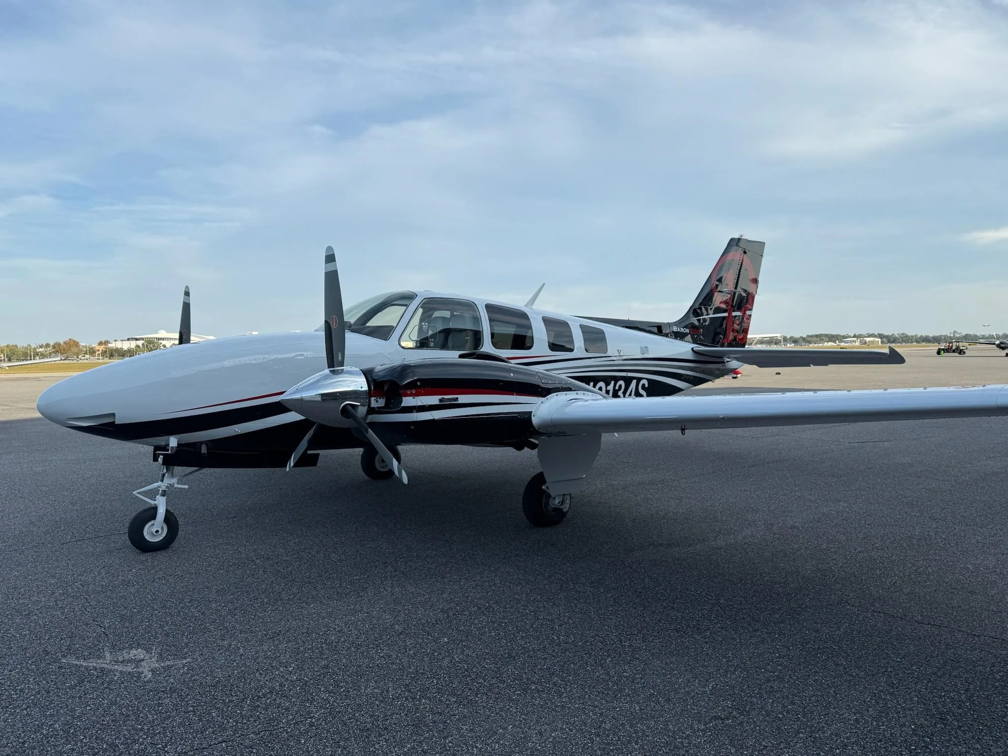 Exterior view of a 1976 BEECHCRAFT 58 BARON, N9134S.