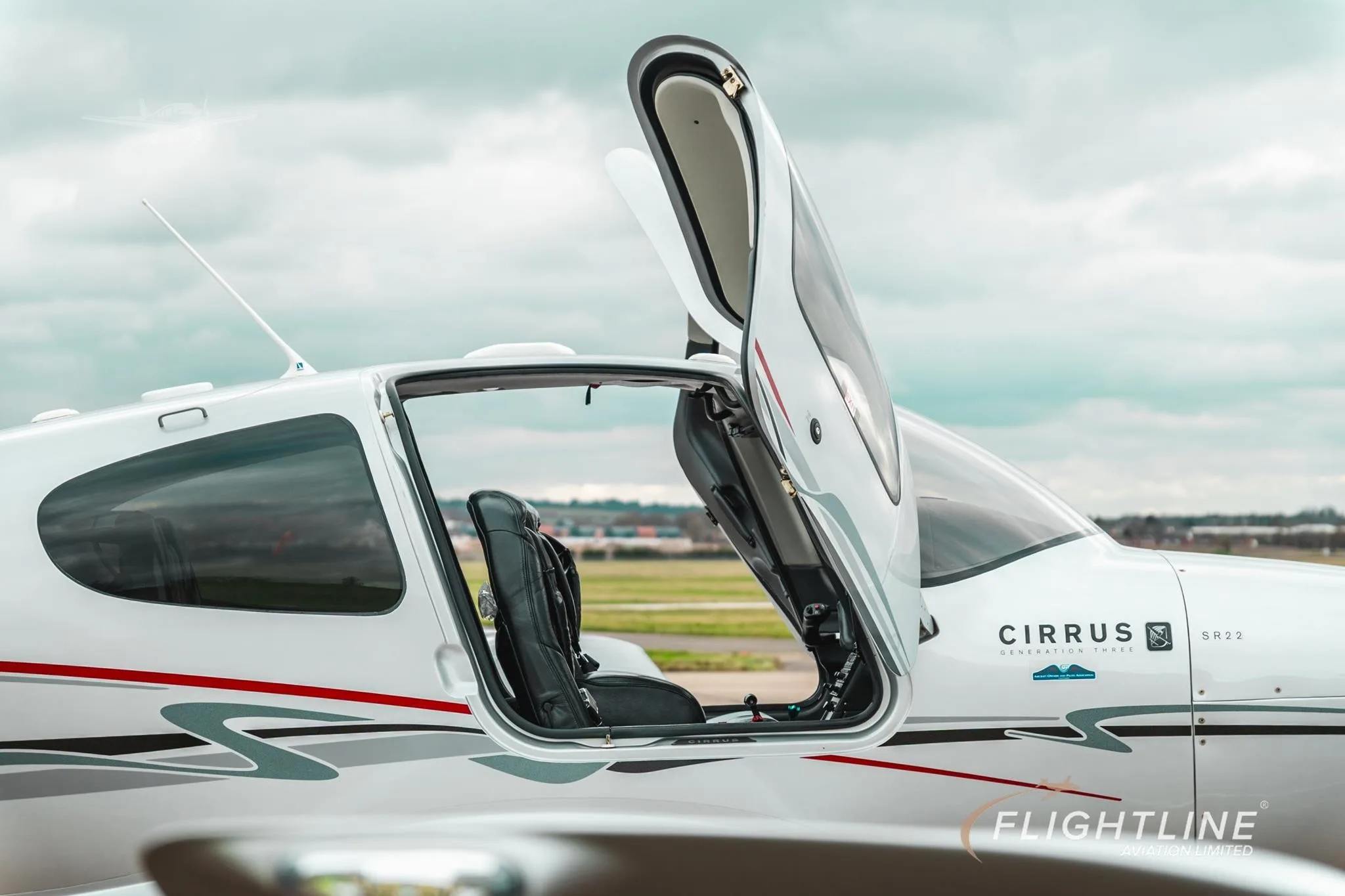 Exterior view of a 2007 CIRRUS SR22-G3, N56AH.
