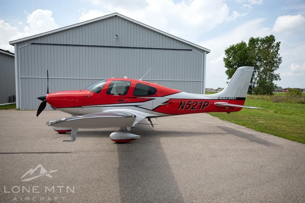 Exterior view of a 2019 Cirrus SR22T, N521P.