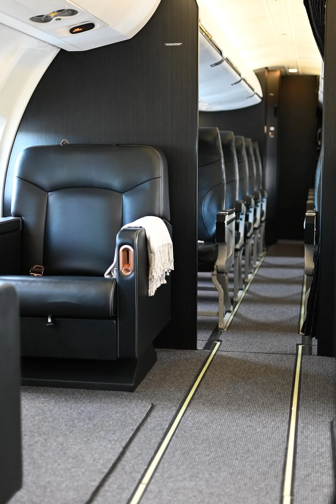 Cabin interior of a 2004 BOMBARDIER CRJ-200.