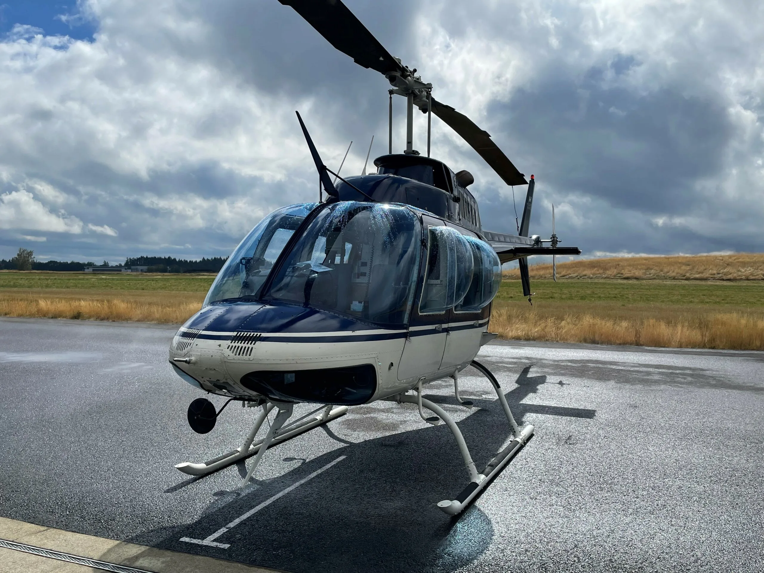 Cockpit and instrument panel of a 1987 Bell 206B3.