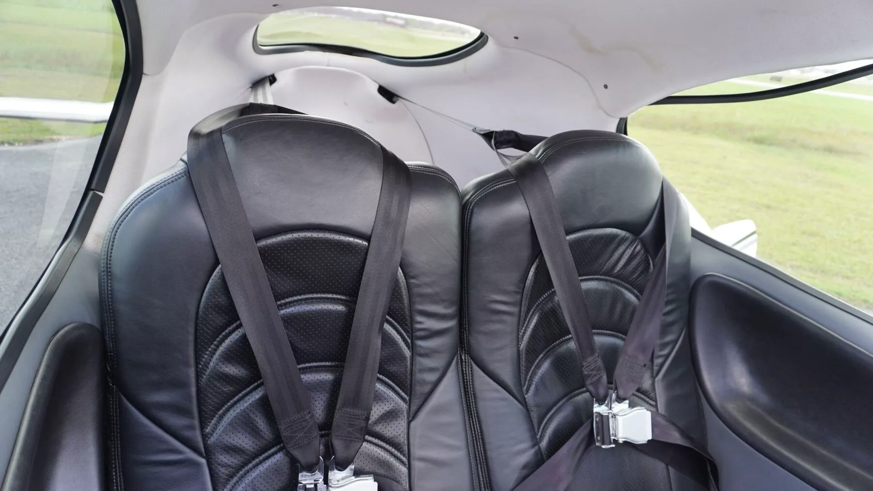 Cabin interior of a 2006 Cirrus SR22-G2 GTS.