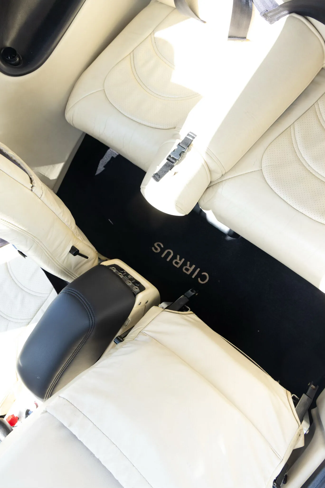Cabin interior of a 2007 Cirrus SR22-G2 GTS.