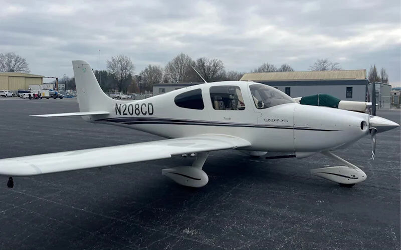 Exterior view of a 2000 Cirrus SR20 G1.