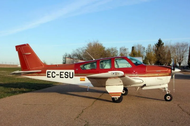 Exterior view of a 1989 Beech 33 Bonanza F33A G5.