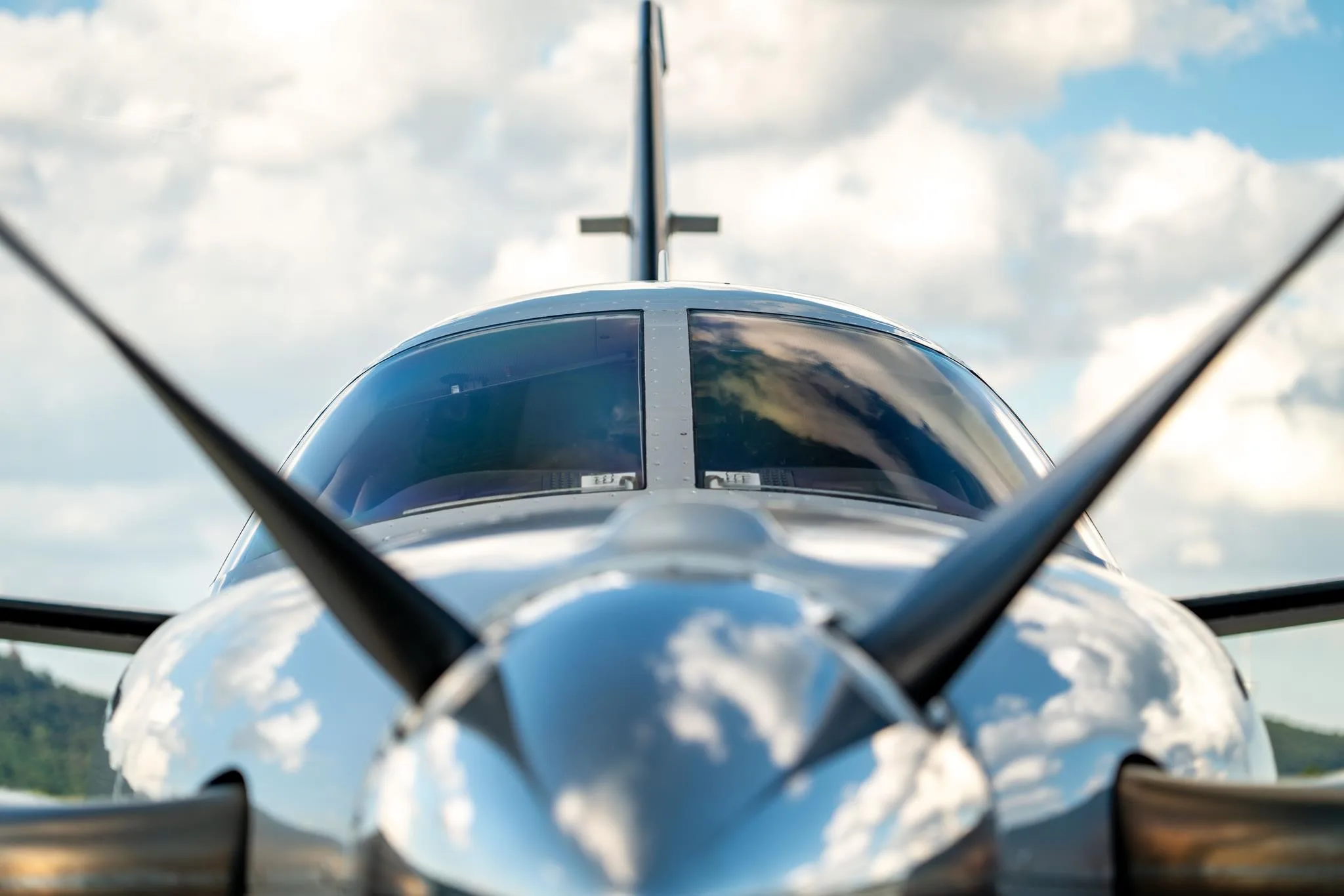 Exterior view of a 2009 DAHER TBM 850, D-FLYM.