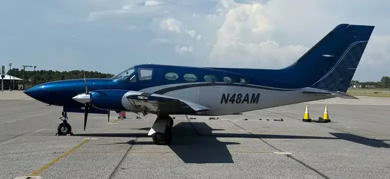 Exterior view of a 2000 Cessna 172S Skyhawk SP, N669PD.