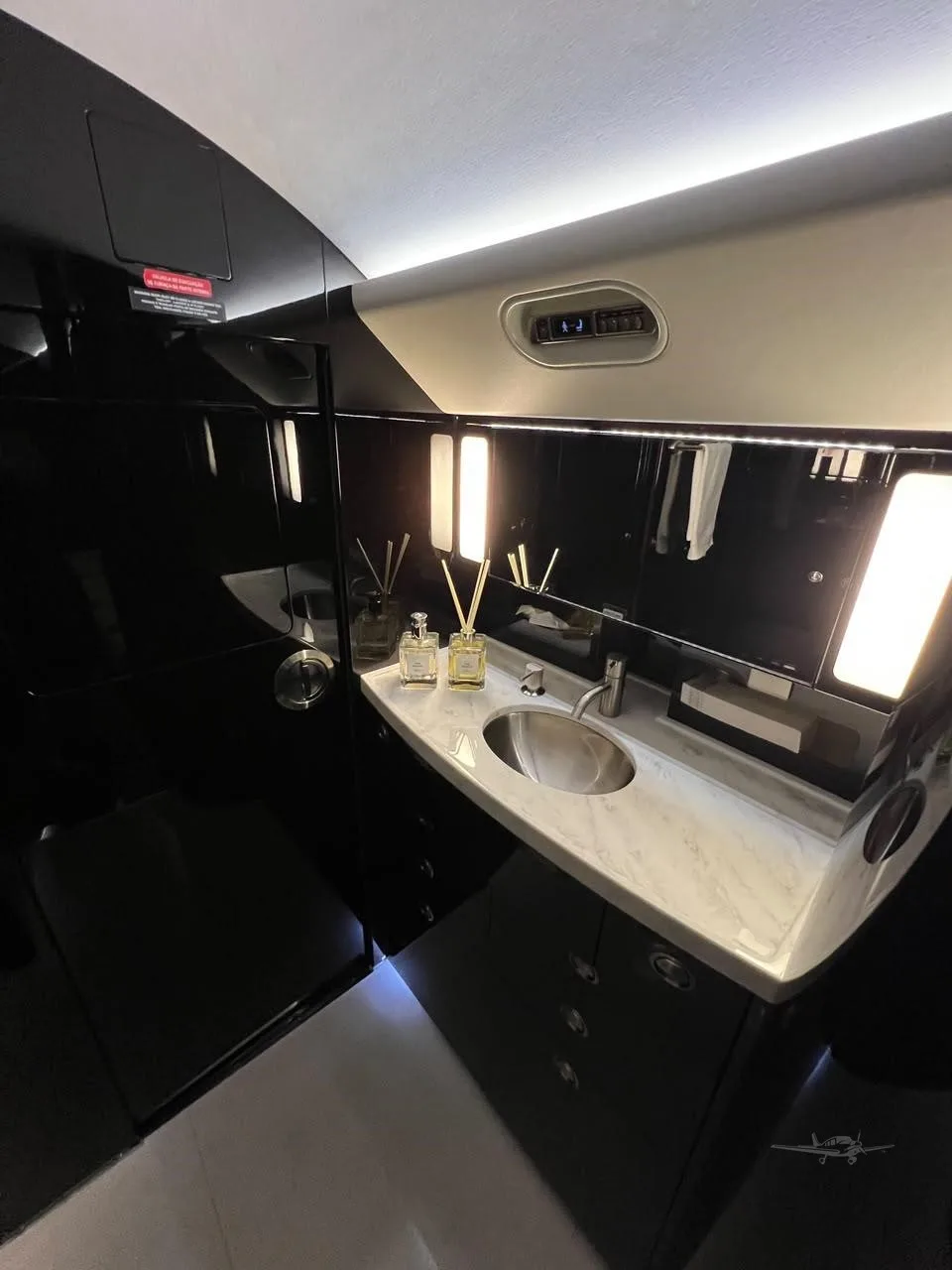 Cabin interior of a 2010 GULFSTREAM G450.