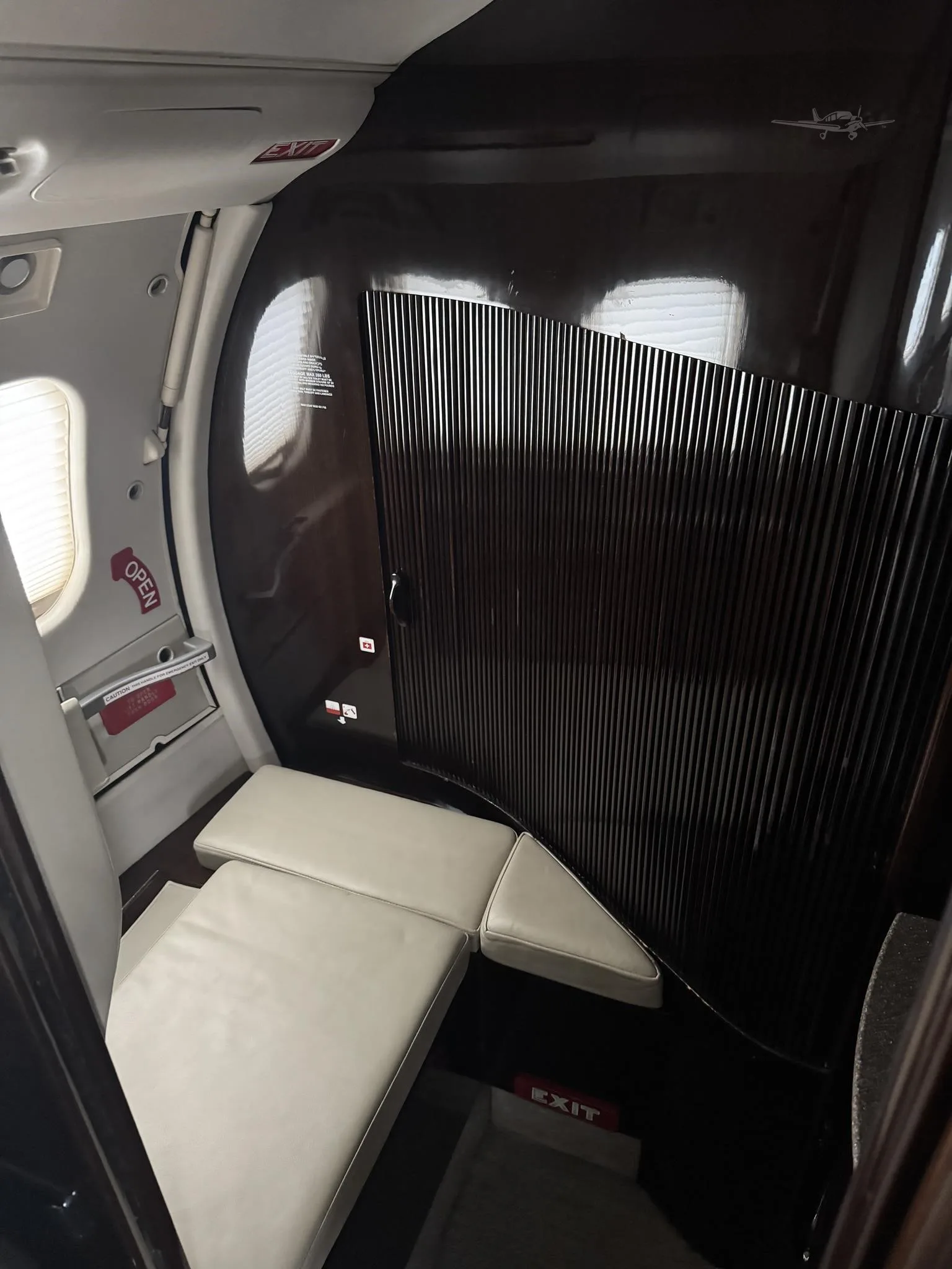 Cabin interior of a 2006 LEARJET 60SE.