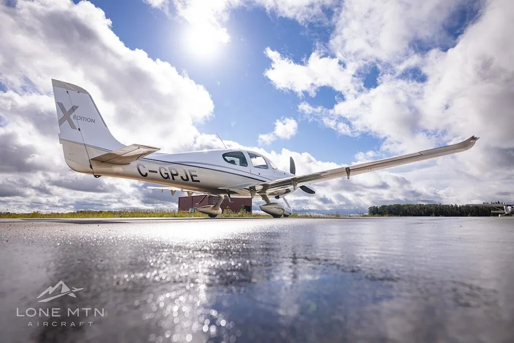 Exterior view of a 2009 Cirrus SR22T G3 GTS.
