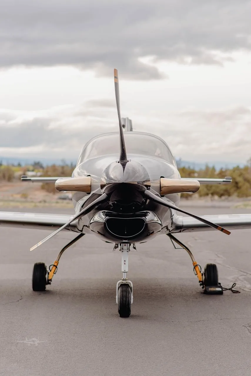 Exterior view of a 2003 LANCAIR IV-PT, N104PJ.