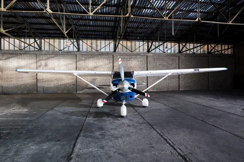 Exterior view of a 2000 Cessna T206H.