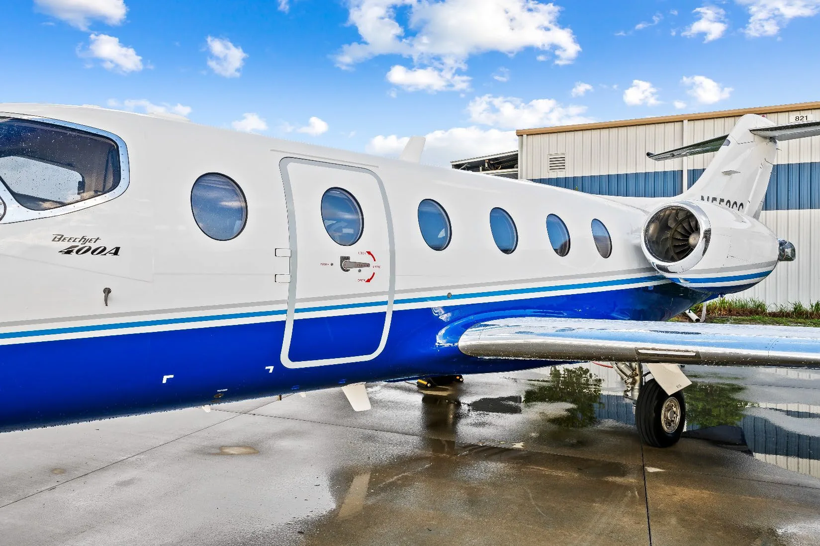 Exterior view of a 1998 Hawker Beechjet 400A.