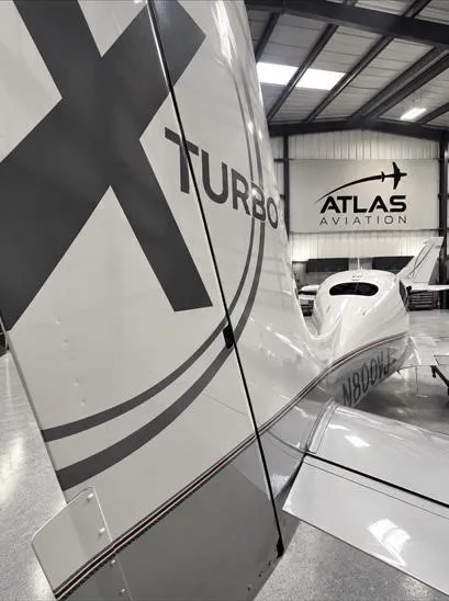Exterior view of a 2009 CIRRUS SR22, N800VJ.