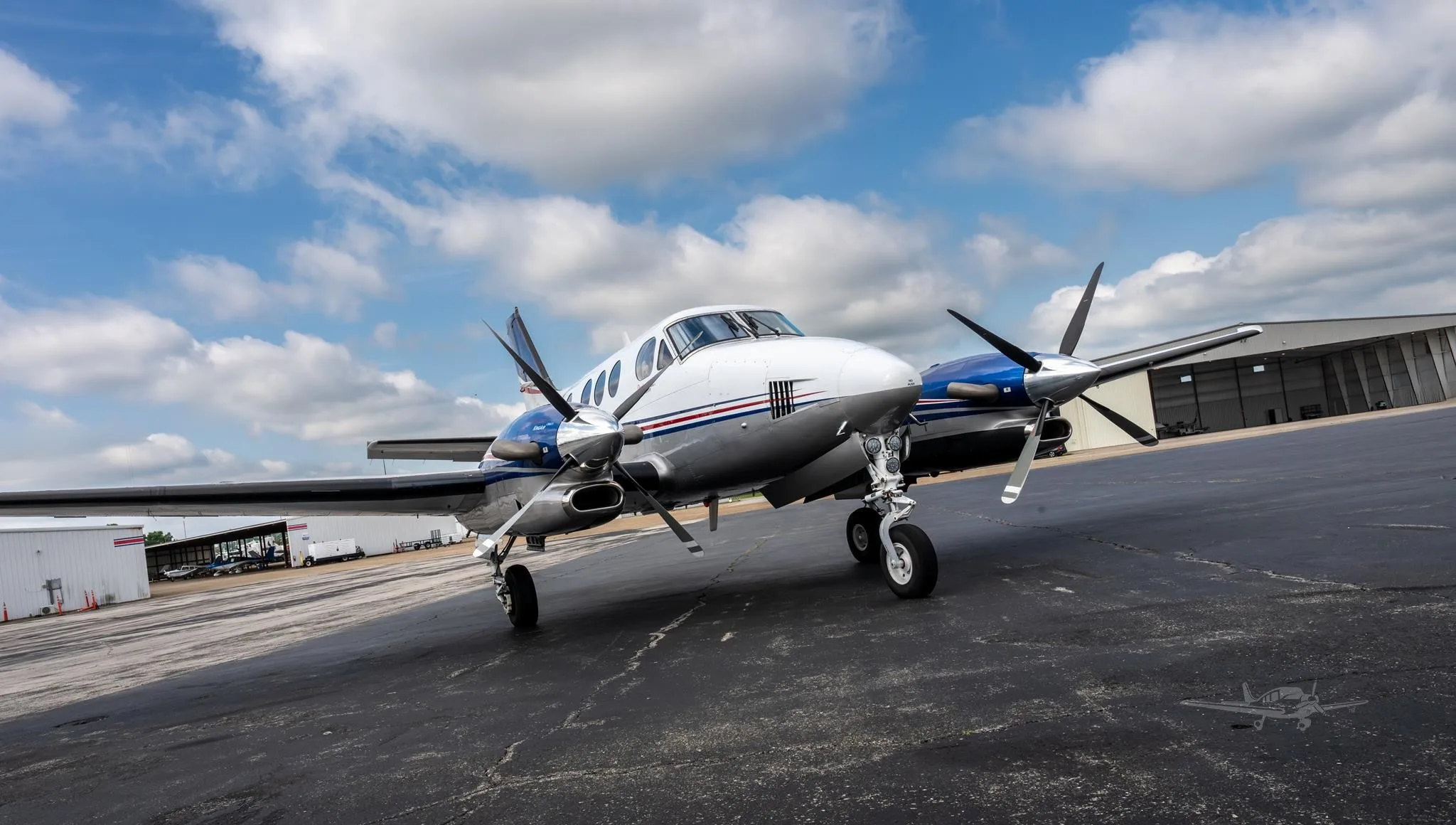 Exterior view of a 2009 BEECHCRAFT KING AIR C90GTI, N6211J.